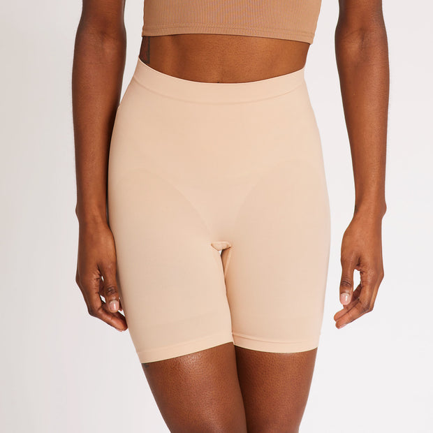 Silhouette Contour Shorts in Bage